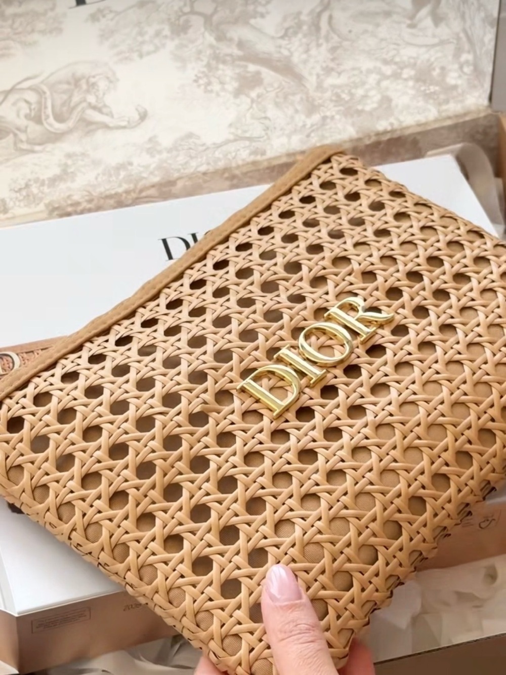 Beauty 2026 Summer Limited Edition Rattan Beige Cosmetic Pouch Bag w/ Box - Picture 4 of 8